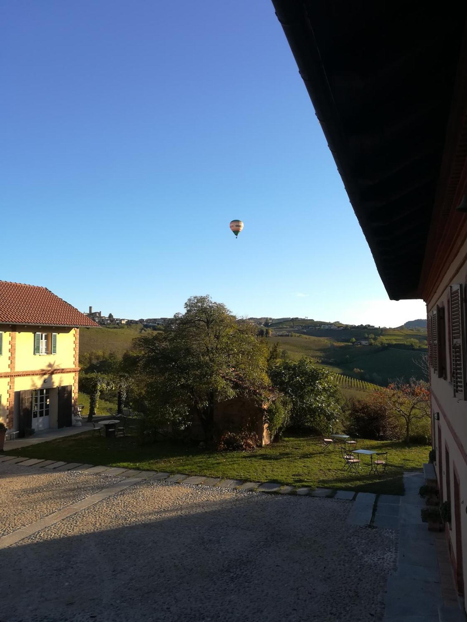 Tenuta Montanello B&B Castiglione Falletto Bagian luar foto