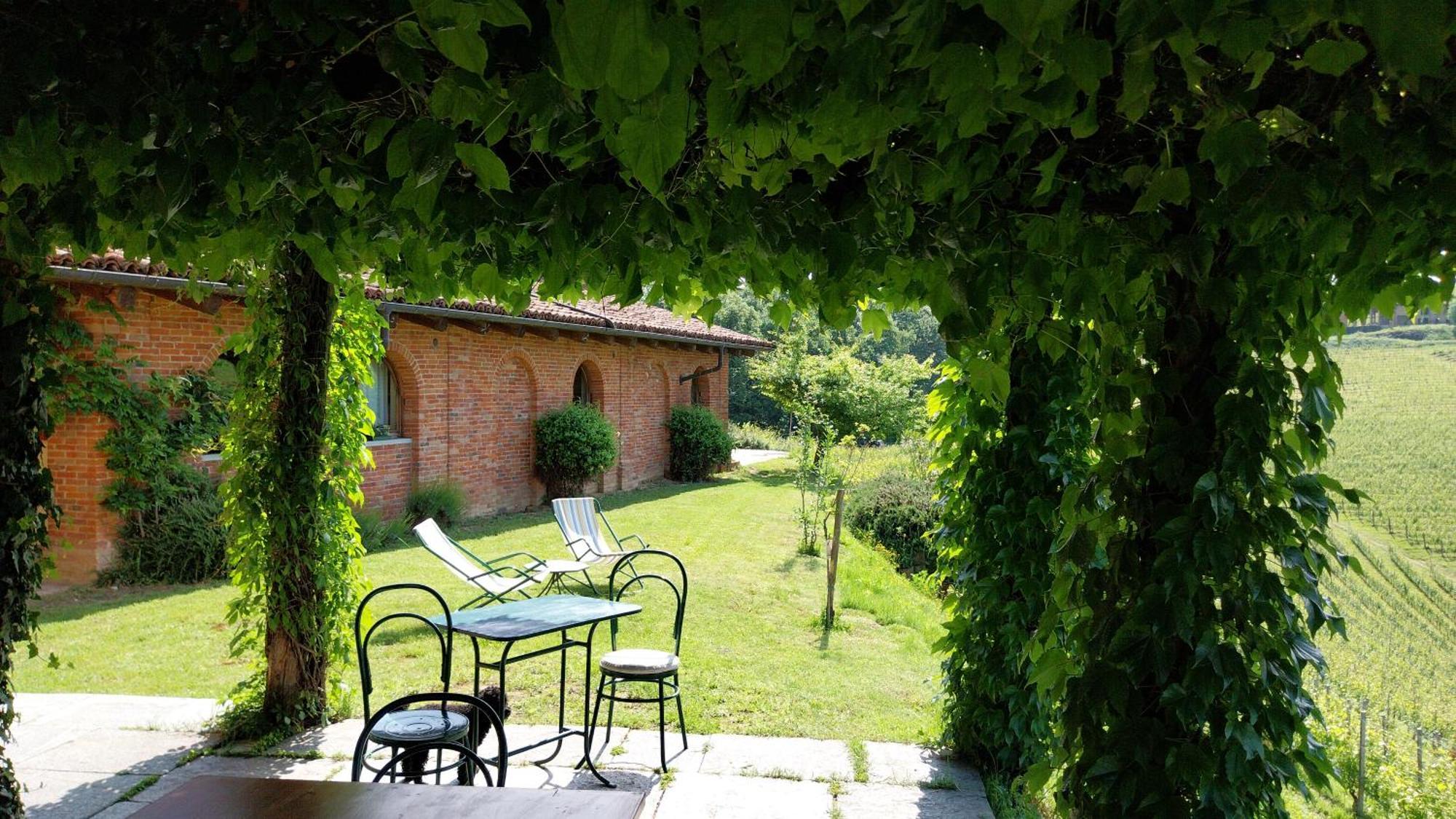 Tenuta Montanello B&B Castiglione Falletto Bagian luar foto